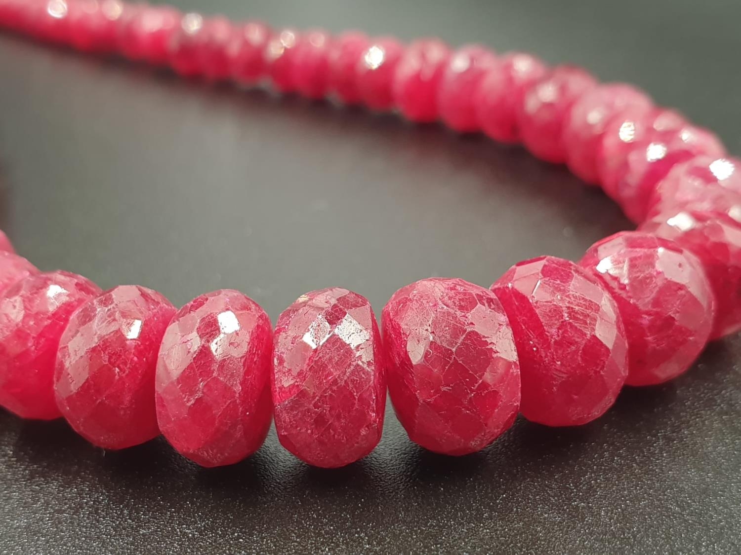 A 220cts single row Africa ruby necklace with a sterling silver ruby and peridot gemstone clasp 47cm - Image 3 of 7