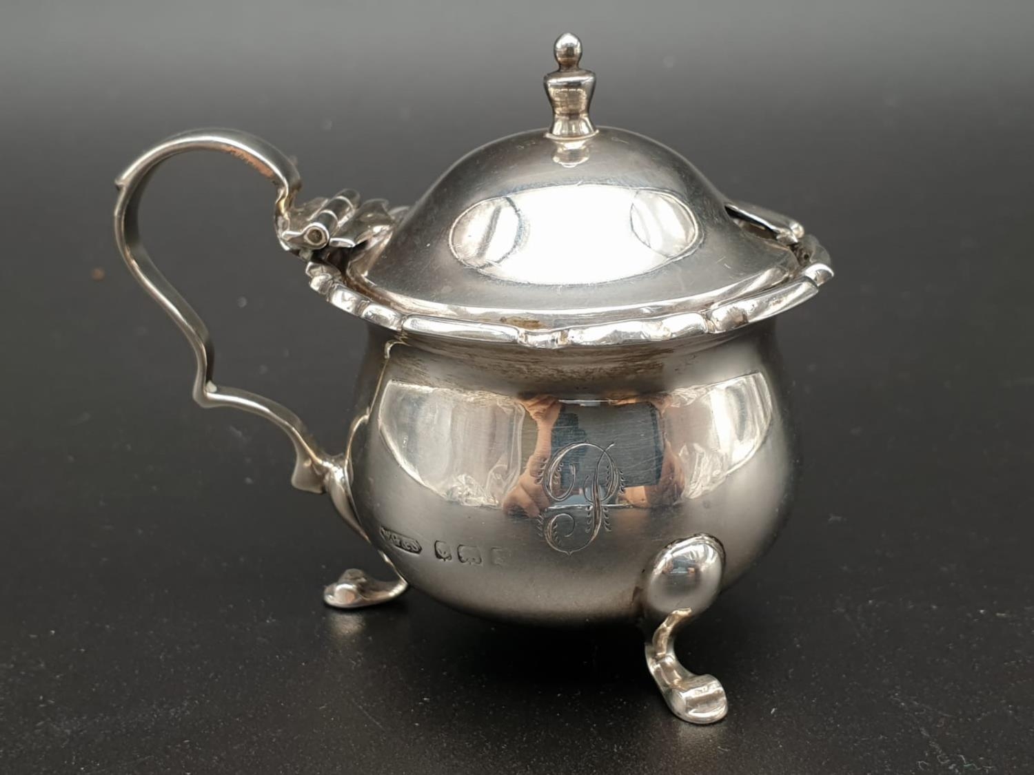 Silver Mustard Pot Inscribed with the Letter P. William Greenwood and Sons - 1928 Hallmark. Blue - Image 2 of 7