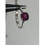 18k gold ring with red spinel 0.80ct from Burma; 3.6g; size O;