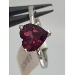 silver ring with heart shaped garnet stone set; 2.8g; size L