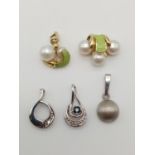 5x assorted 14k gold pendants with pearls, sapphire, diamonds etc weight 5.1g total (5)