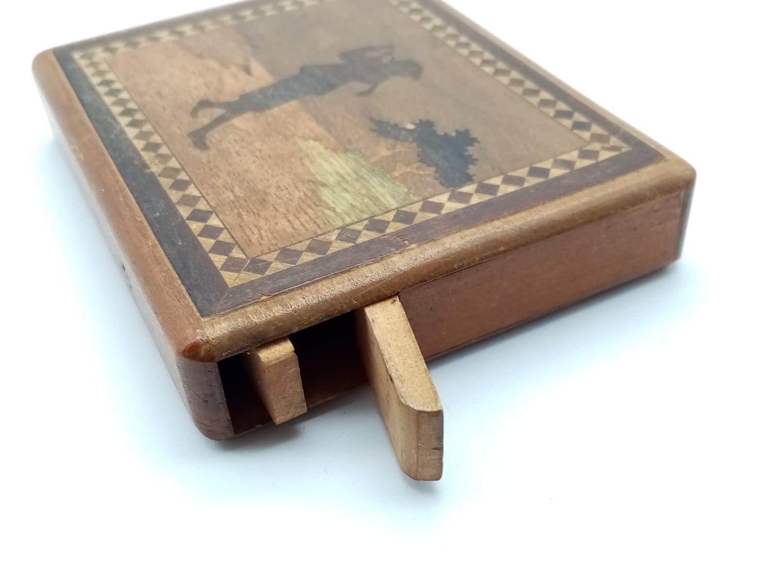 A Charming Vintage Wooden Golfers Cigarette Case. Button Activation works perfectly. 9 x7cm - Image 4 of 5