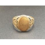 9K Yellow Gold Oval Ring with Decorated Sides. Size T 7.05g