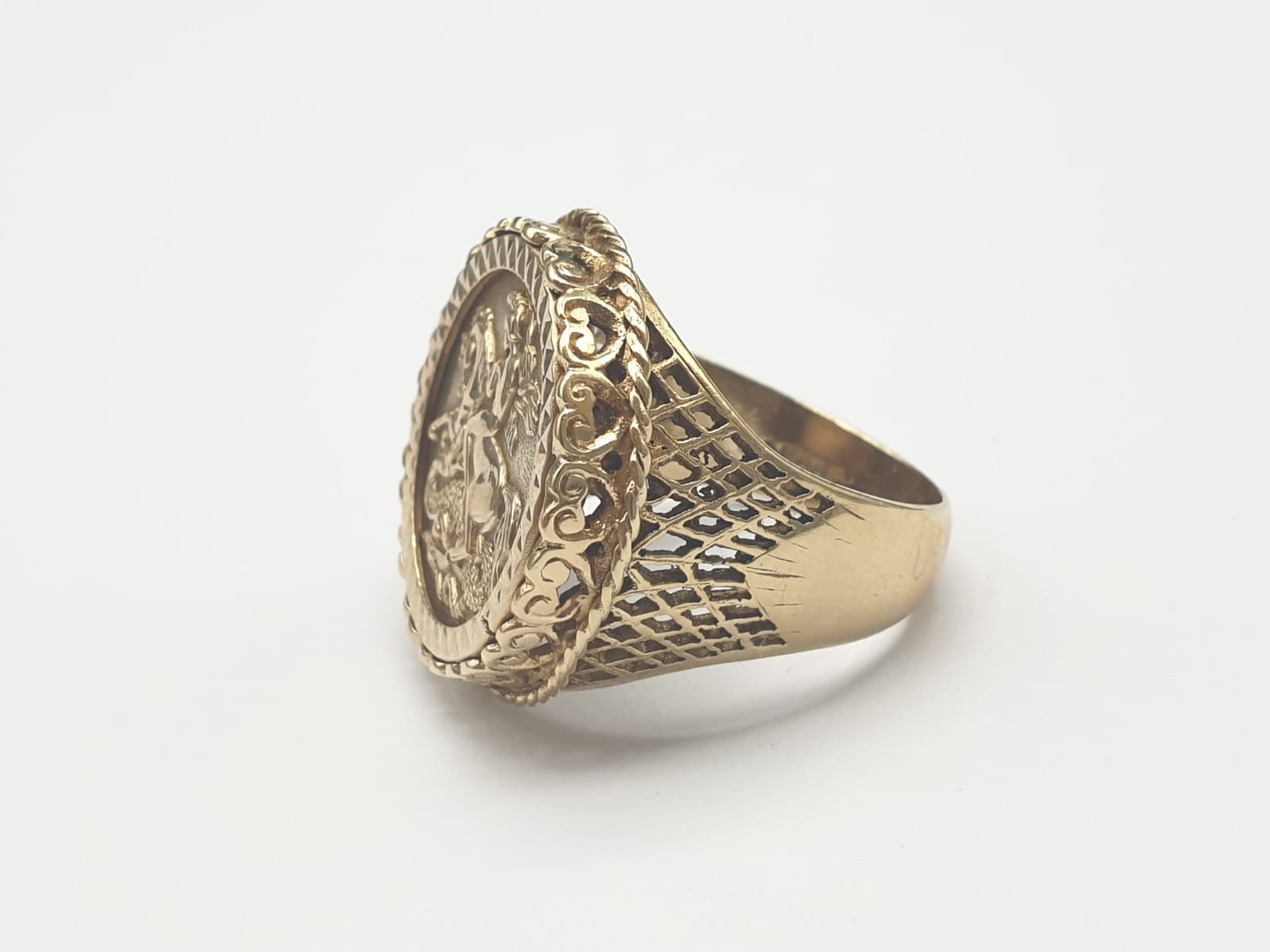 9k Yellow Gold George and the Dragon Ring. 10.61g Size T - Image 3 of 9