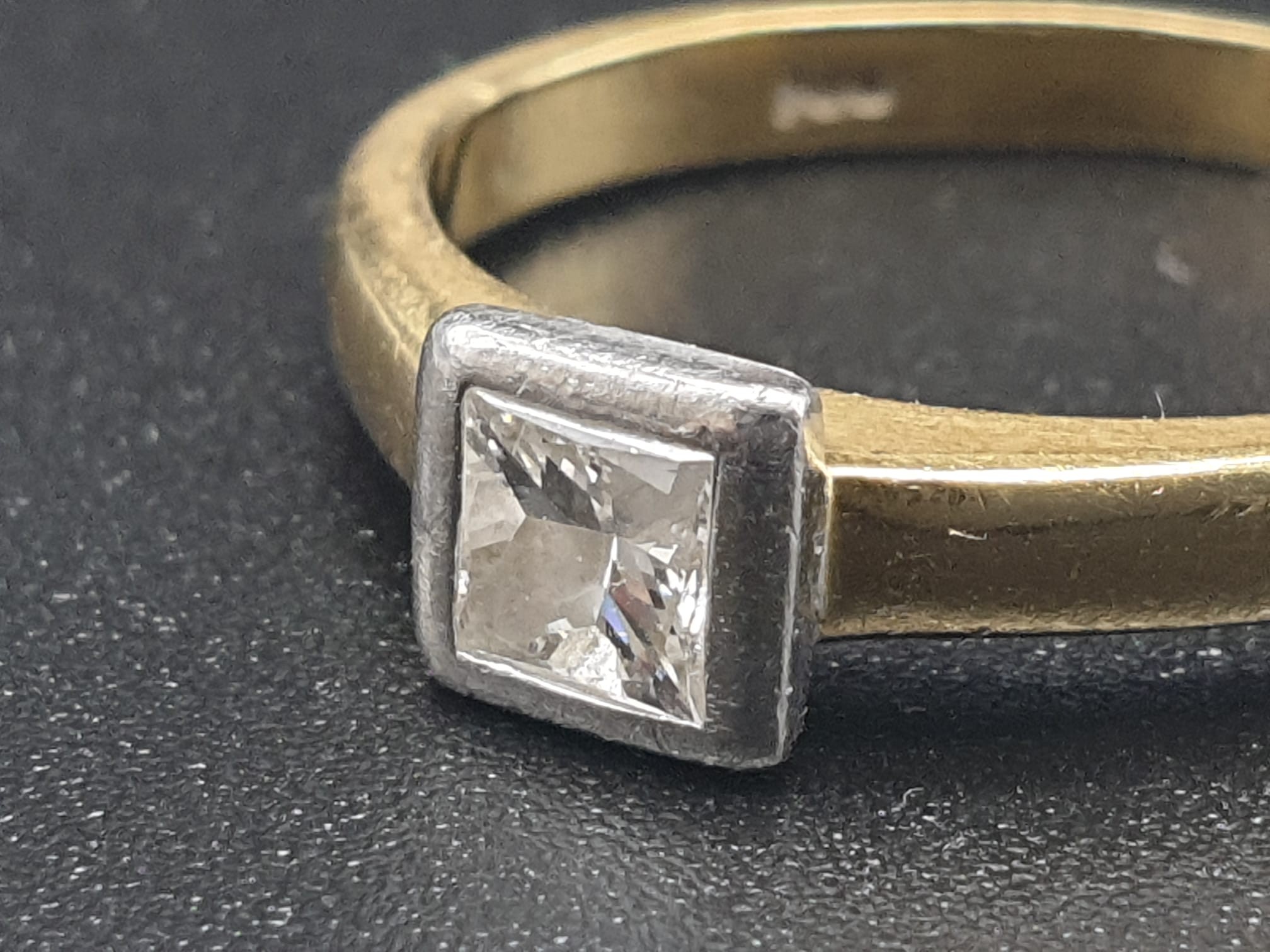 18k Yellow Gold Diamond Ladies Ring. Size J. 3.11g. Princess cut diamond. Original heart-shaped box. - Image 7 of 7