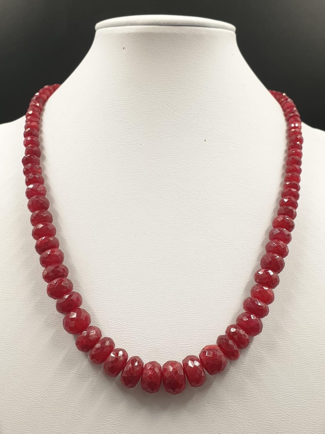 A 220cts single row Africa ruby necklace with a sterling silver ruby and peridot gemstone clasp 47cm - Image 2 of 7