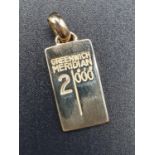 9ct yellow gold Greenwich meridian 2000 ingot pendant. Weighs 5g.