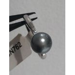 18k gold ring with side stones and 8.2mm Tahitian pearl as a centre stone; 3.98g; size L
