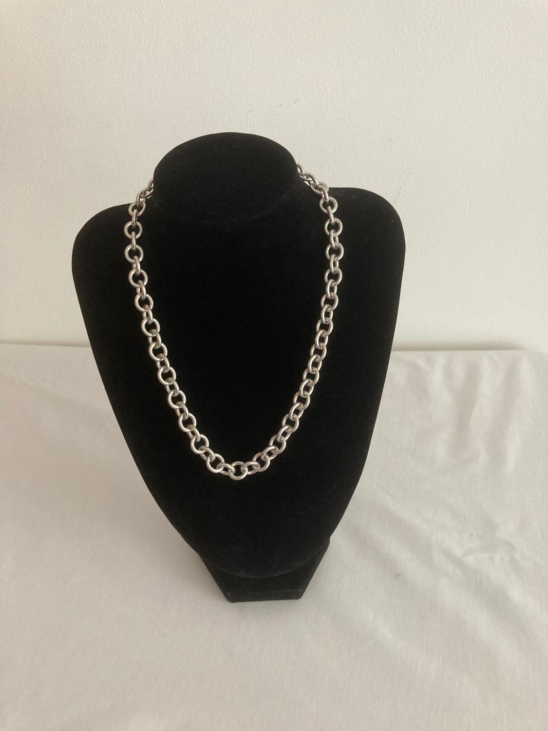 Quality heavy silver chain link necklace full silver hallmark. 58 grams. 43cm. - Image 2 of 2