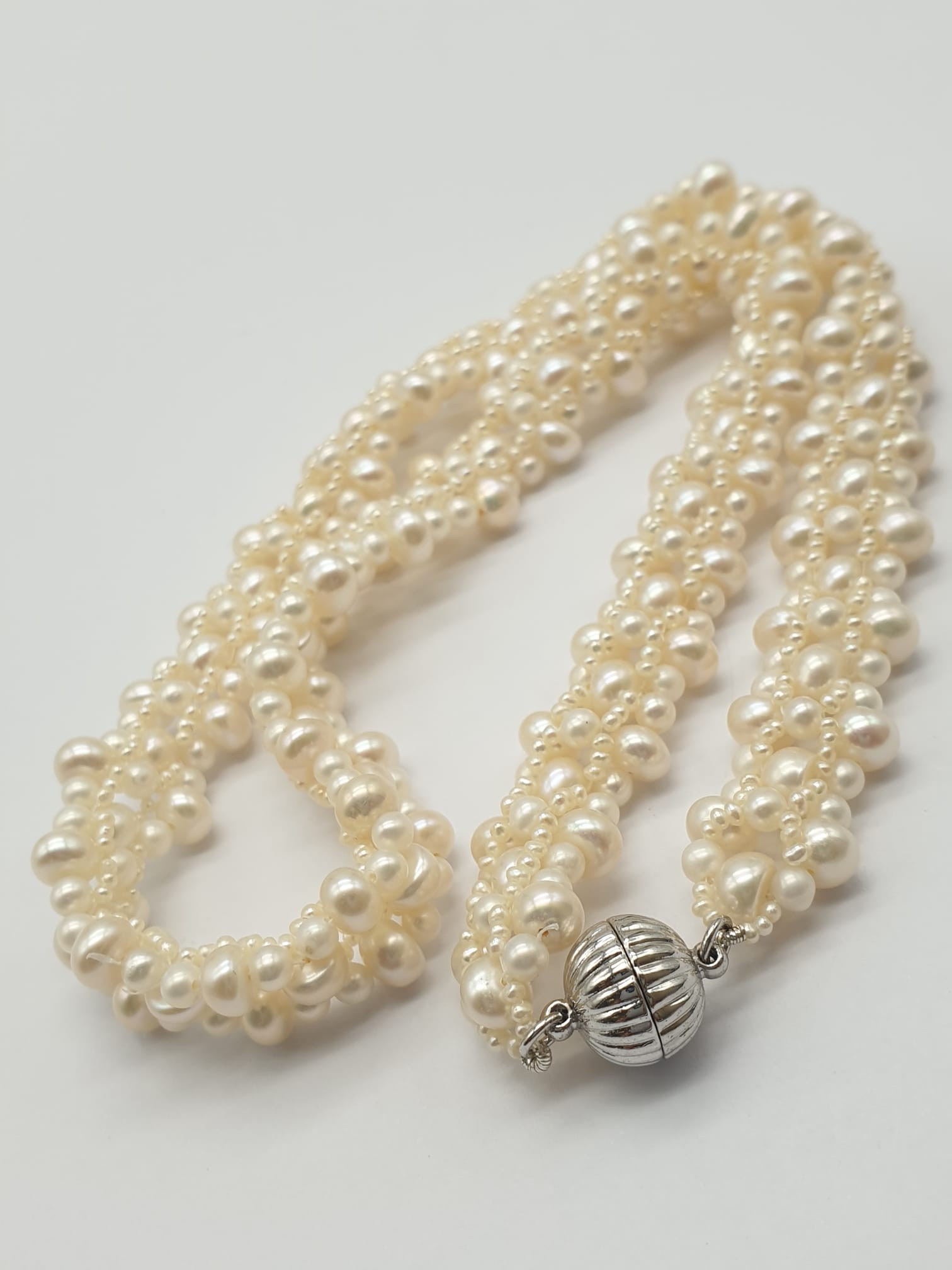 A Silver Necklace with Five Rows of Pearls. 40cm 32.68g