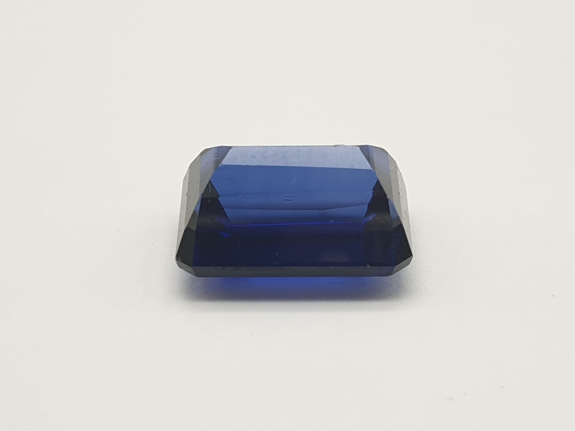 A perfect, for the serious jeweller, or refined collector, emerald cut, dark royal blue sapphire - Image 5 of 6