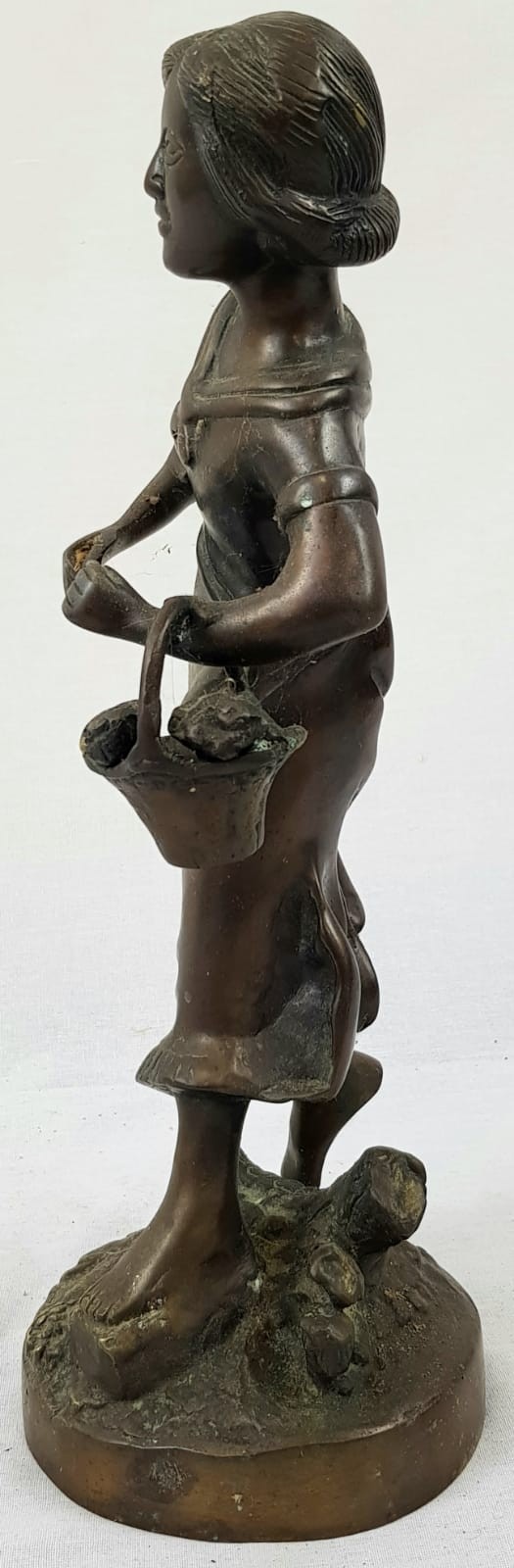 Bronze Statue of a Female Forager. 36cm tall - Image 3 of 4