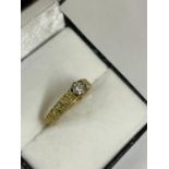 Vintage 18ct gold and diamond solitaire ring. size R. 3.5g