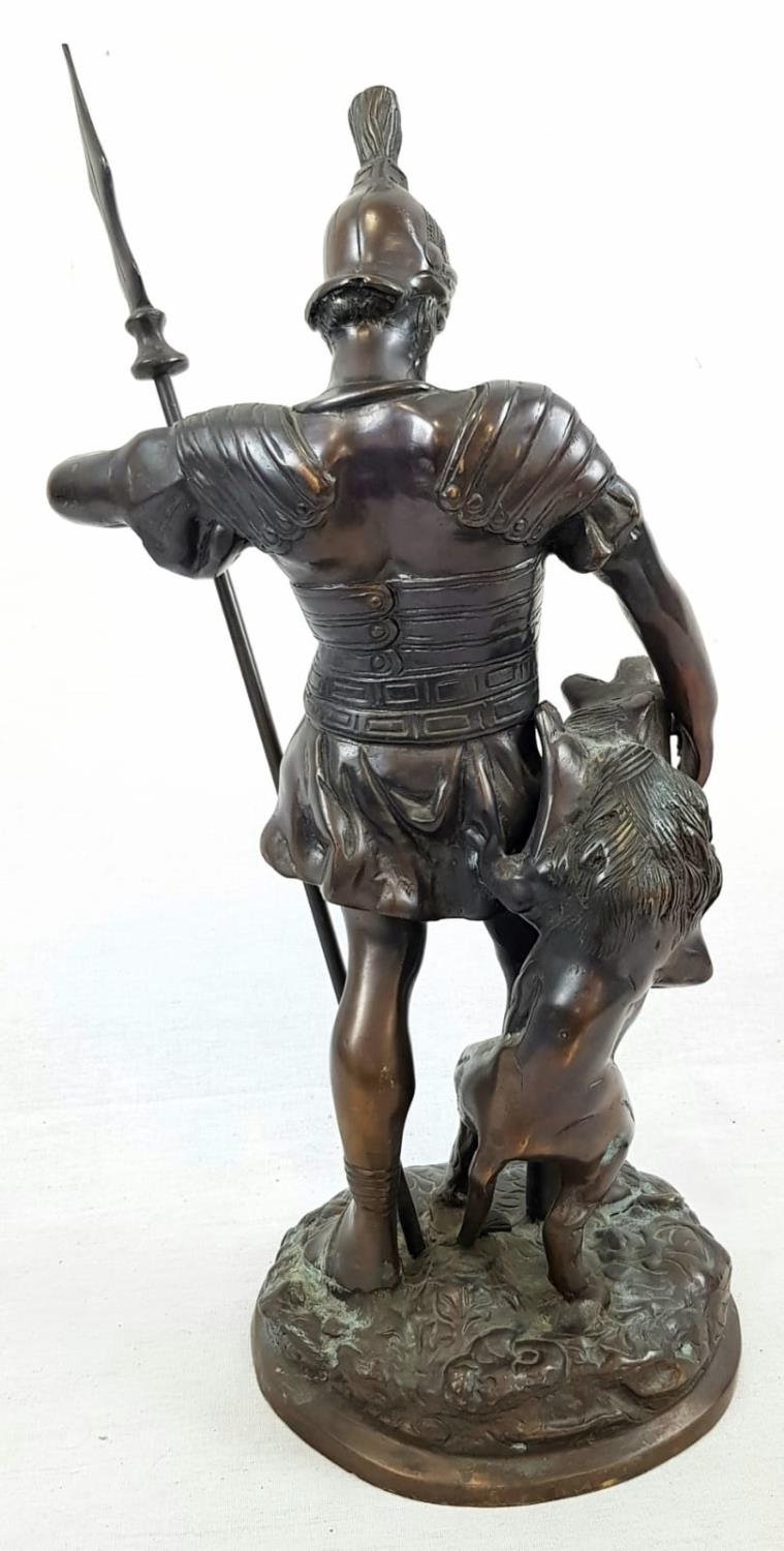 A BRONZE STATUE OF A ROMAN GLADIATOR FIGHTING A LION. 5.2kg 41cms. - Image 4 of 5