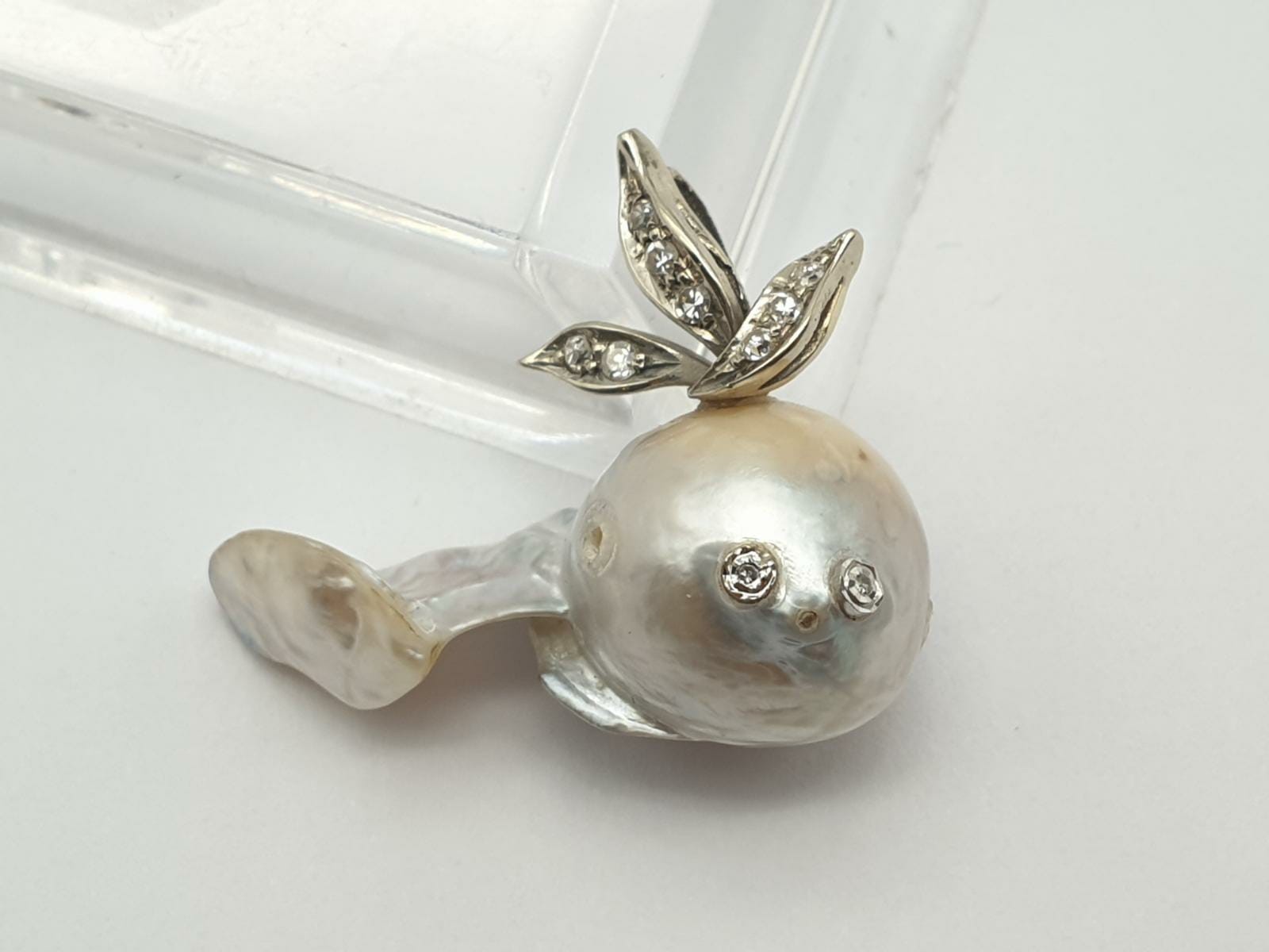 A Large Natural Pearl Ornately Decorated with a Diamond Encrusted Gold Leaf. 5.1g total weight.