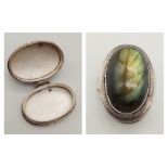 Silver snuff/pill box with cat's eye stone on top, weight 23g