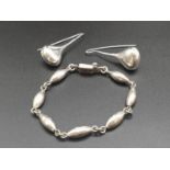 Silver Bracelet and a Silver Pair of Teardrop Earrings. 18.64g total weight.