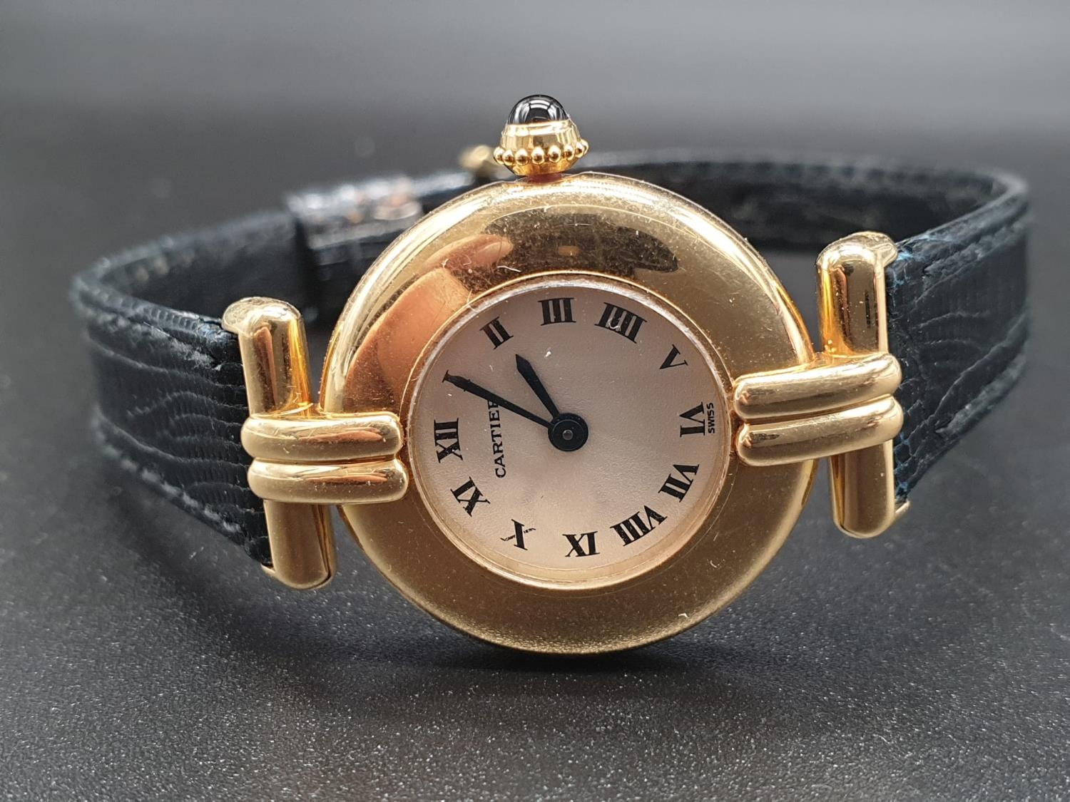 18k yellow gold Cartier quartz ladies watch, white round face and black leather strap - Image 4 of 8