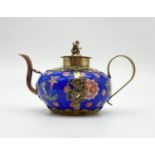 A FINELY DECORATED CHINESE MINI TEA POT WITH MONKEY FIGURE ON LID IN BRASS WITH DRAGON AND BUTTERFLY