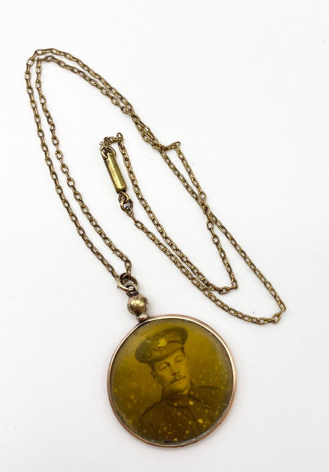 Double-Sided WW1 Soldiers Pendant on Yellow Metal. Necklace - 48cm. - Image 3 of 4