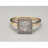 14ct CZ Cluster Ring. Weighs 2.6g and size P.