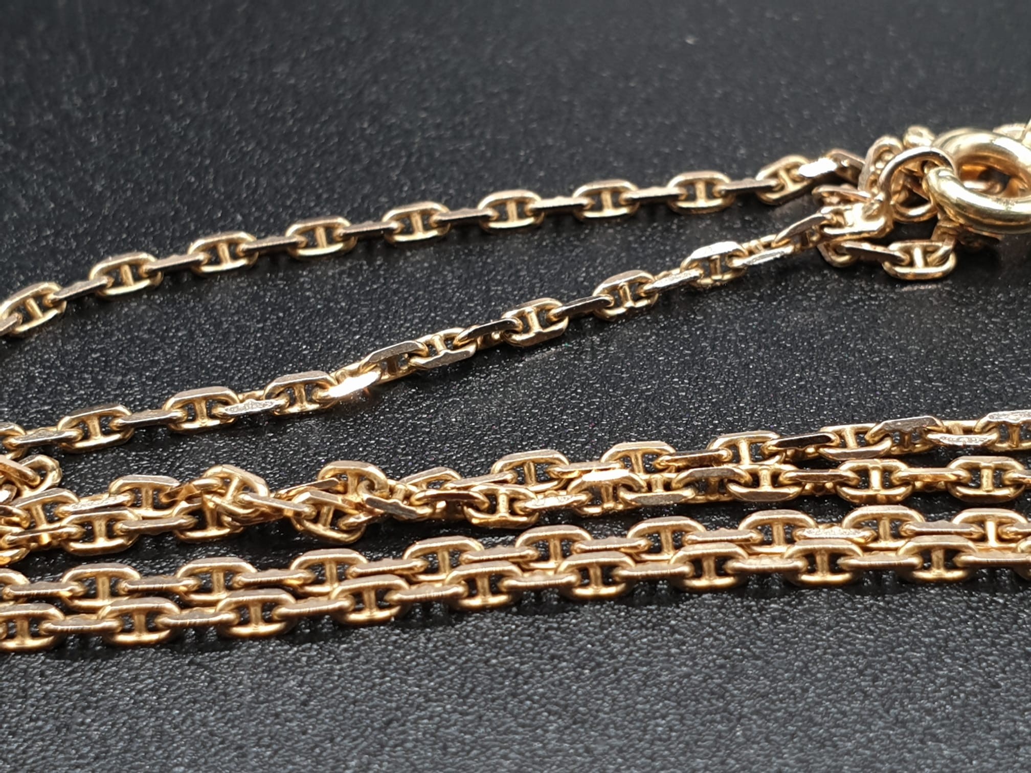 A SAPPHIRE AND OPEL PENDANT ON A 40 cms 9K GOLD CHAIN. - Image 6 of 7