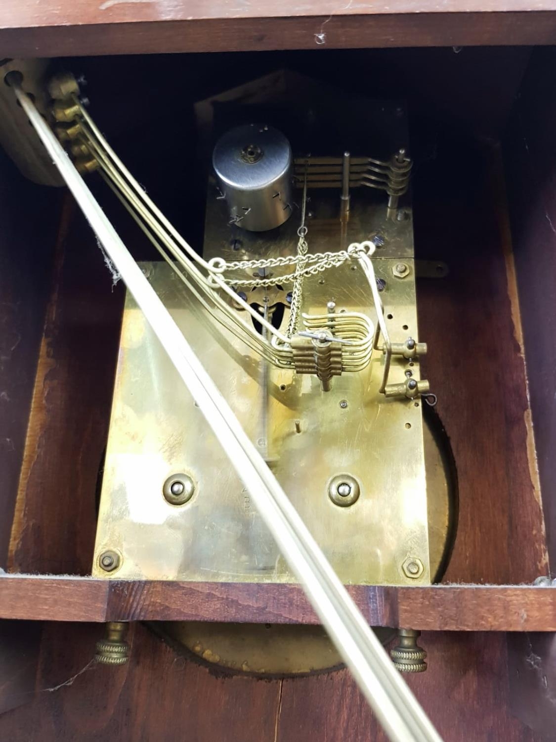 Vintage possibly antique Chiming Mantle Clock with Key. Mahogany case, Roman dials, gilded - Image 7 of 7