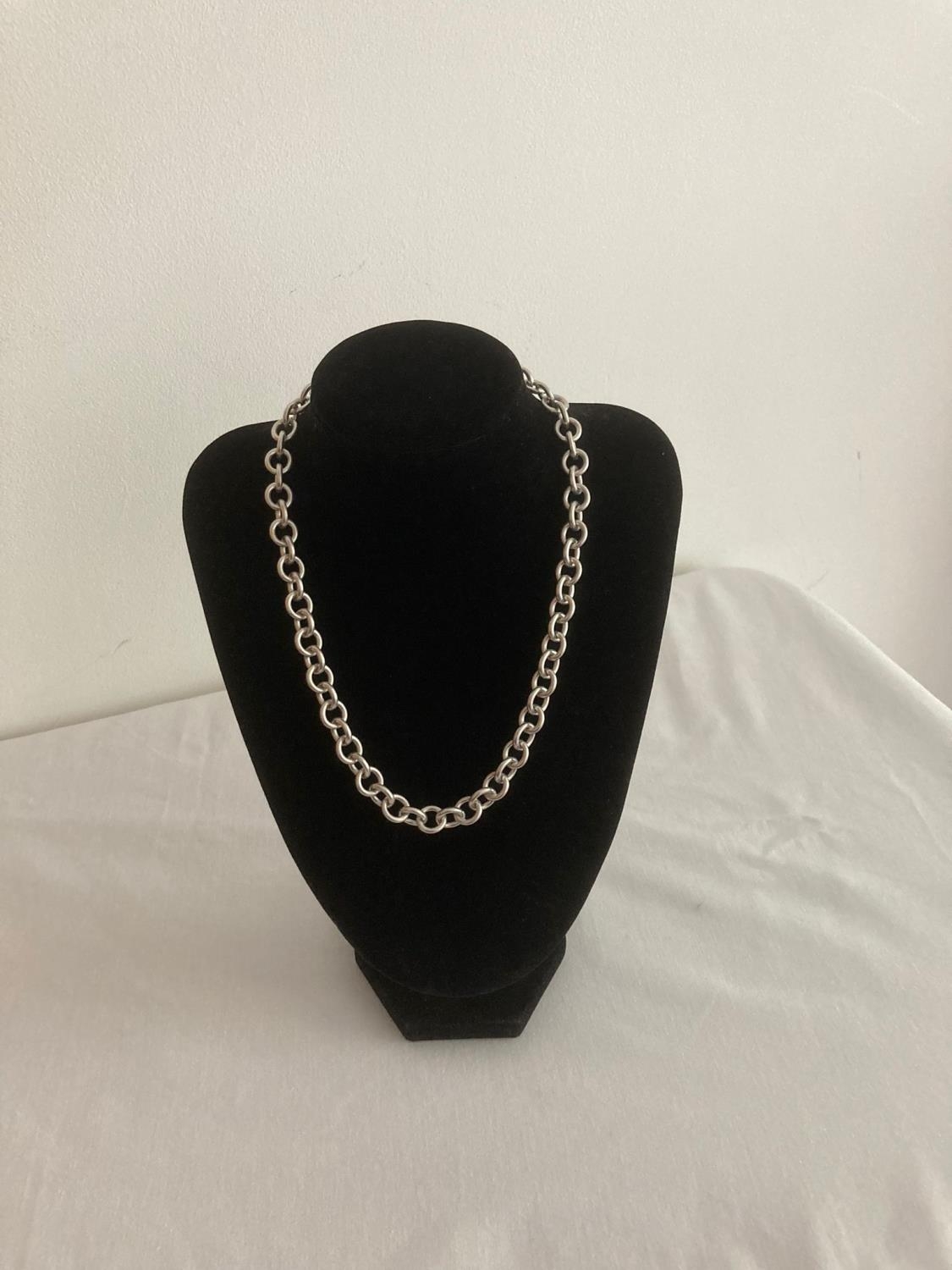 Quality heavy silver chain link necklace full silver hallmark. 58 grams. 43cm.