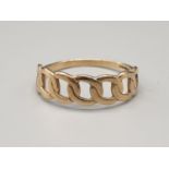 9k Yellow Gold Link Ring. Size N. 1.08g