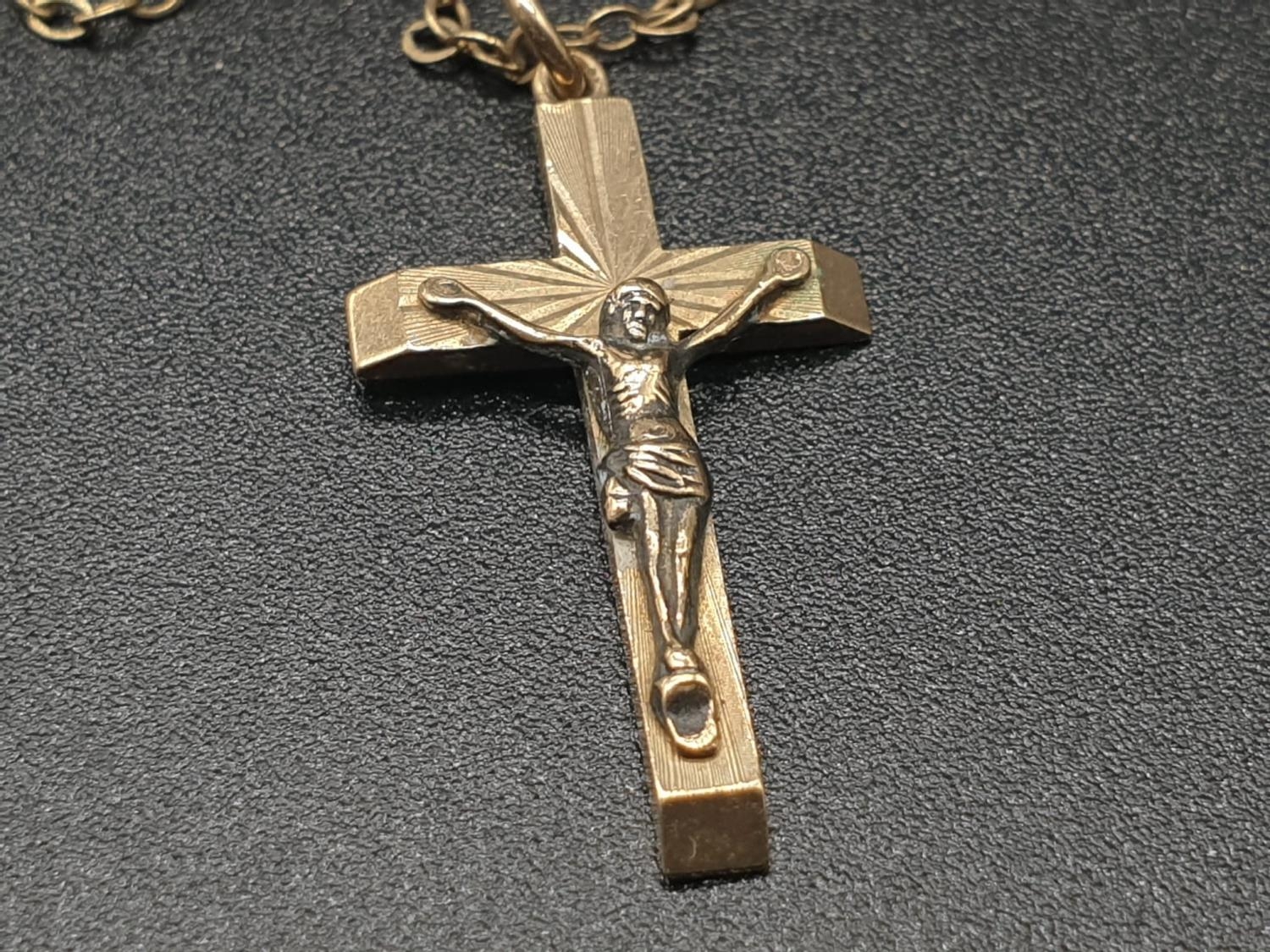 9K Yellow Gold Link Necklace with Crucifix Pendant. 46cm. 3.08g - Image 2 of 7