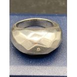 Hot diamonds Silver faceted ring with single diamond point to top.