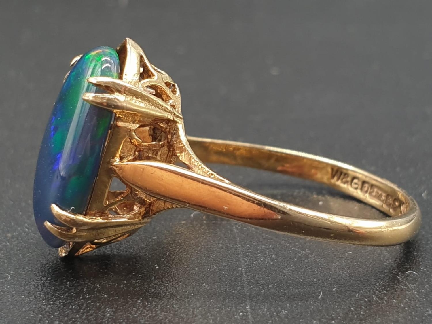 9K Yellow Gold Green Opal Solitaire Ring. Size P. 2.6g - Image 3 of 6
