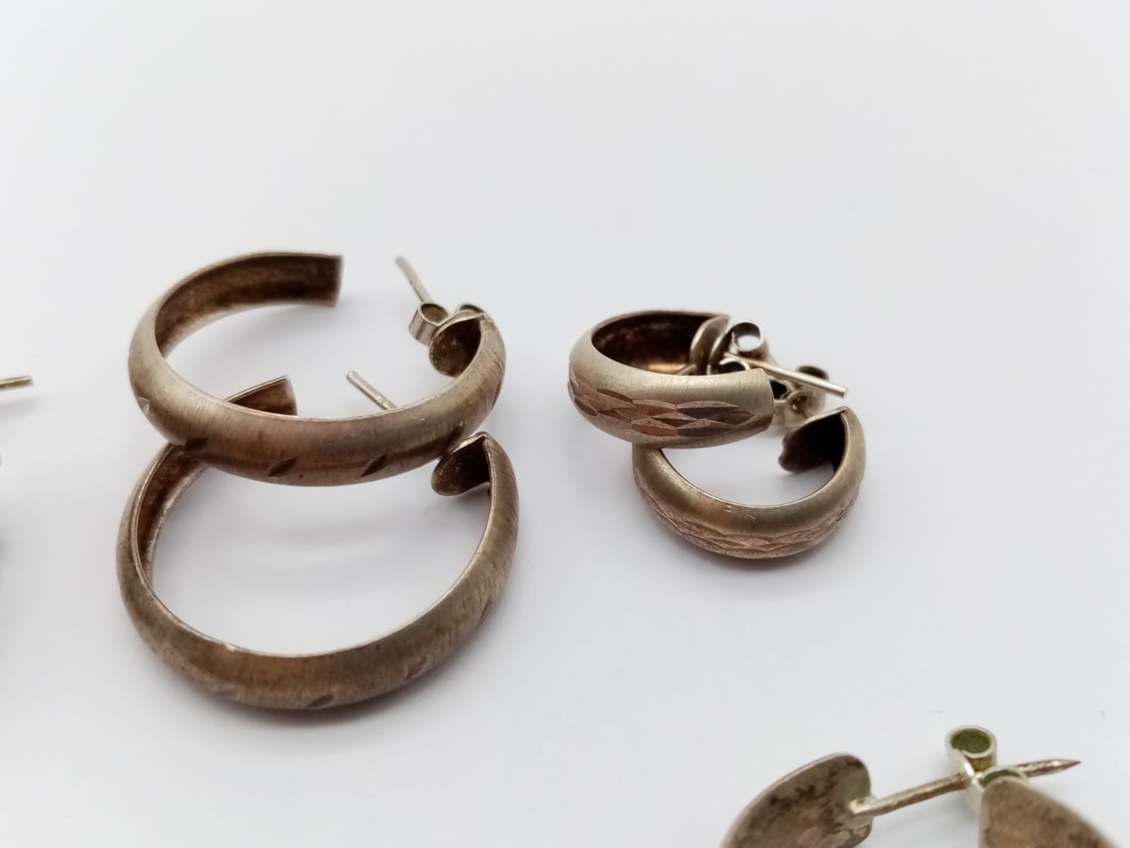 Five Pairs of Vintage Silver Hoop Earrings. 14.28g total weight. - Image 4 of 4