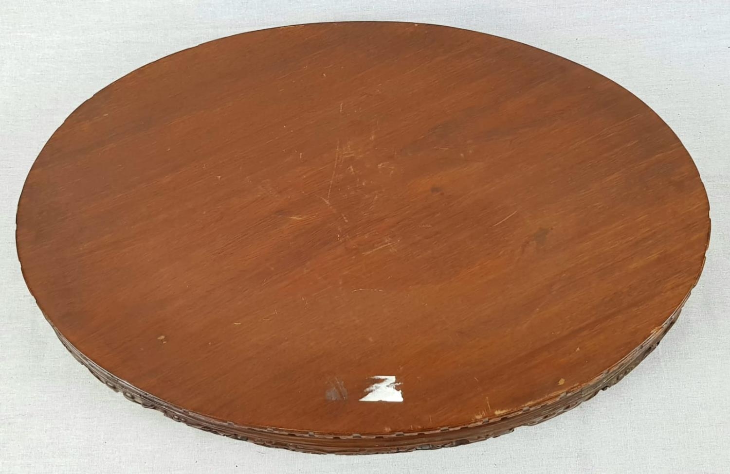 AN EARLY CHINESE OVAL SHAPED WOODEN STAND WITH TRADITIONAL DECORATION. 50 X 32cms 3.6kg - Image 2 of 5
