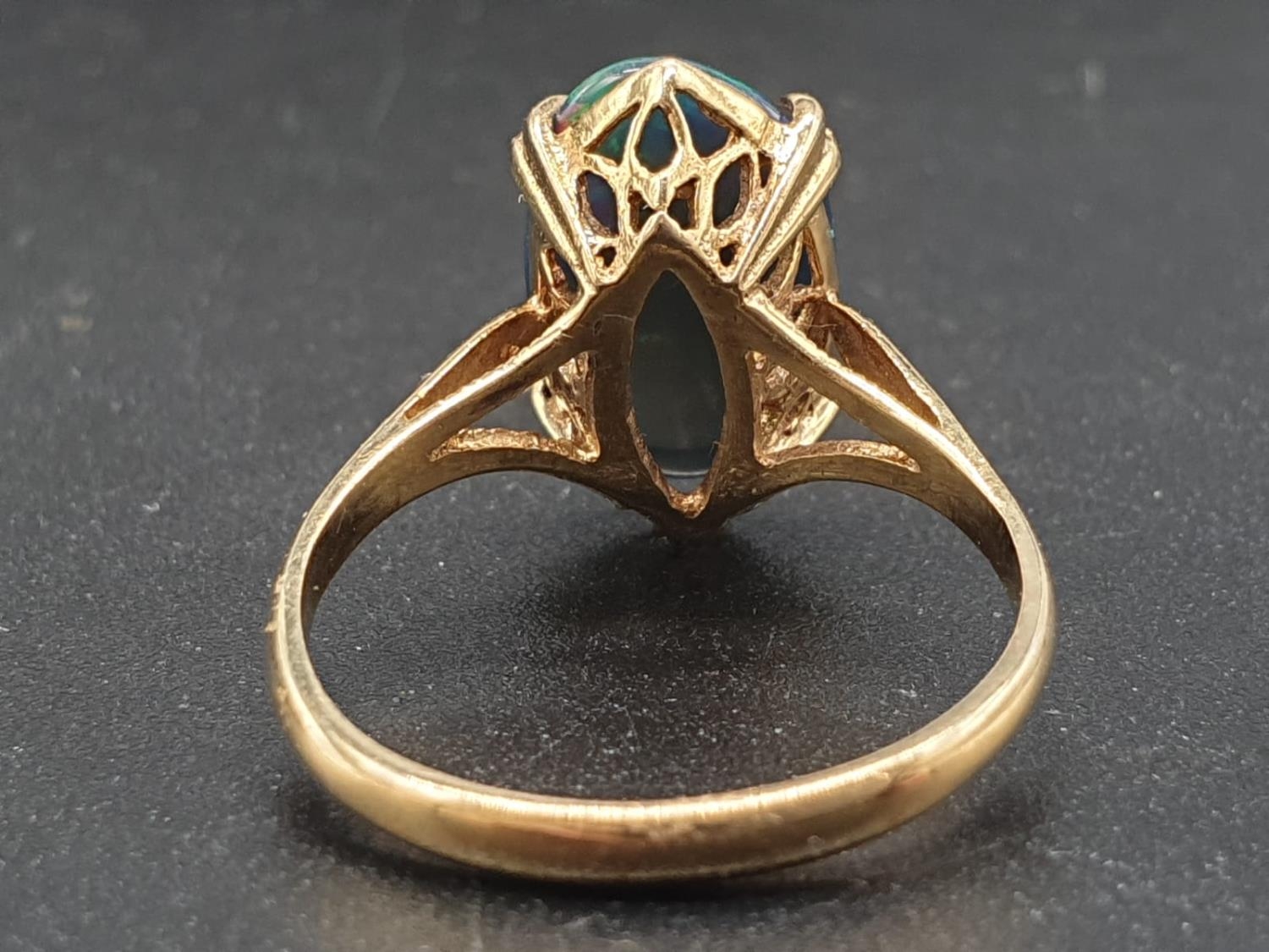 9K Yellow Gold Green Opal Solitaire Ring. Size P. 2.6g - Image 4 of 6