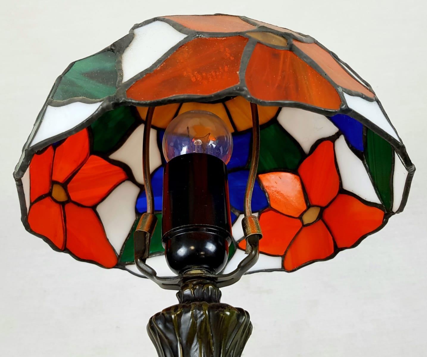 Tiffany-Style Lamp in Full working Order. Good Condition. 46cm tall - Image 3 of 6
