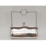 A SOLID SILVER ART DECO STYLE PURSE WITH A 1919 BIRMINGHAM HALLMARK. 92.5 gms 13 x 6 cms.