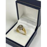 Vintage 18ct gold and diamond ring. Size O1/2. 5g