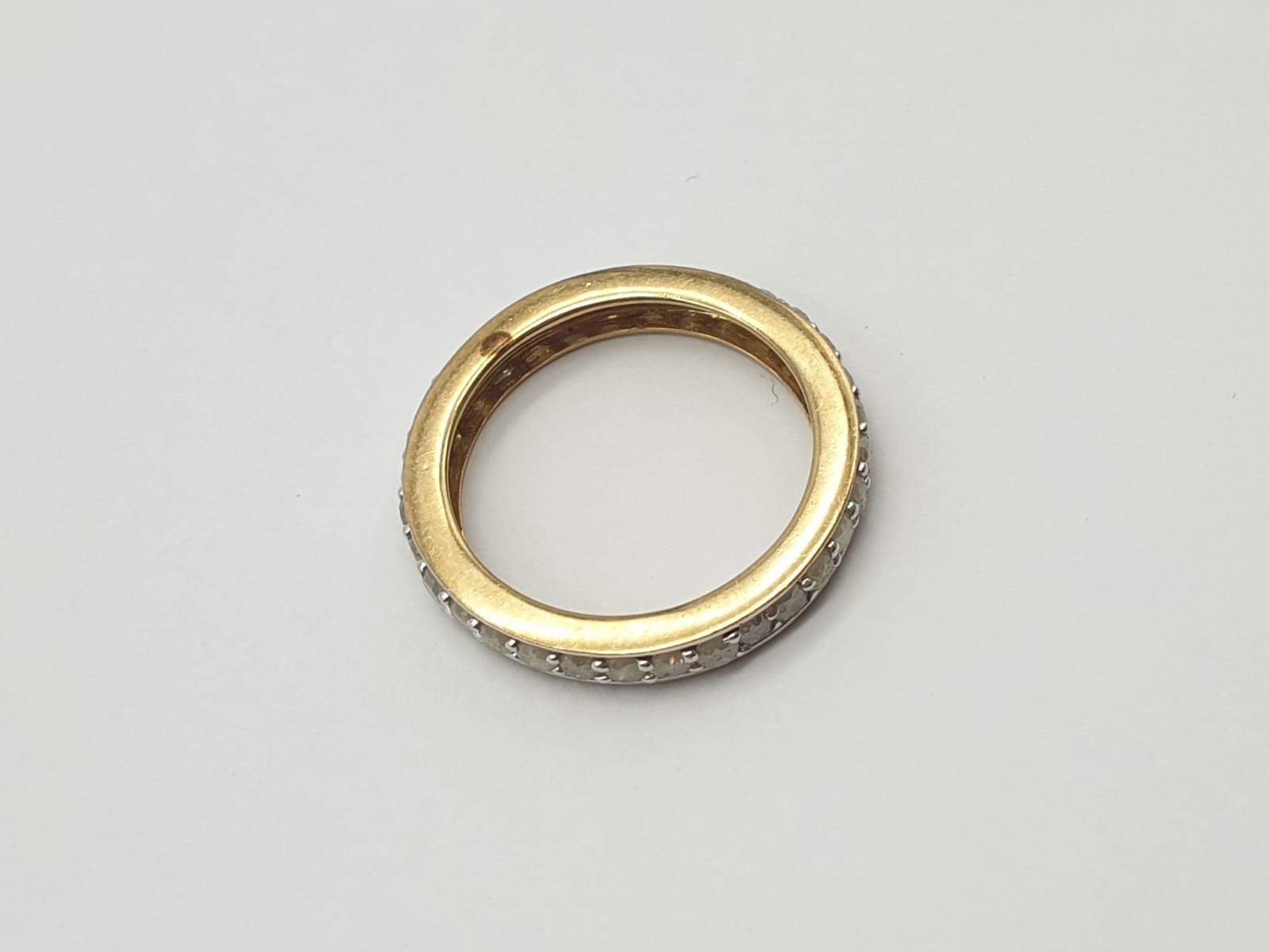 A 9K Yellow Gold White Stone Eternity Ring. Size O. 2.12g - Image 3 of 4