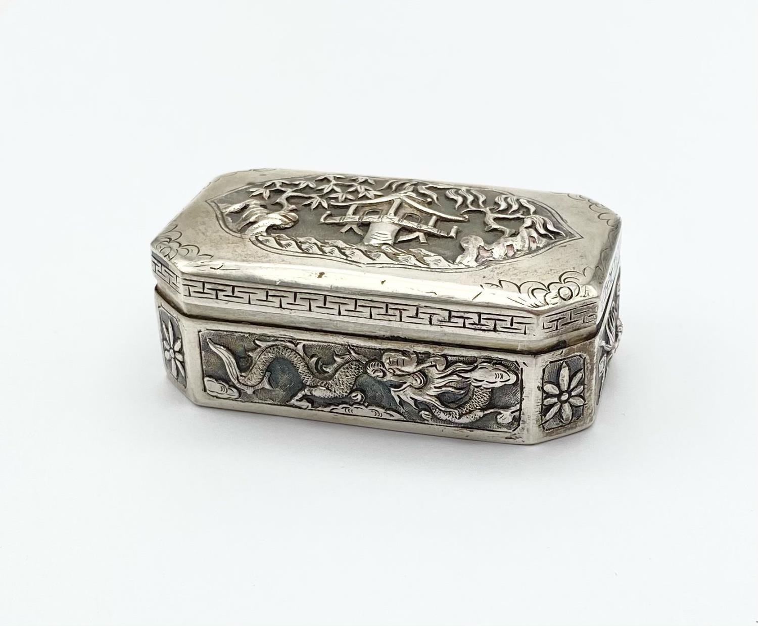 AN EARLY 19TH CENTURY CHINESE SILVER BOX WITH TRADITIONAL HAND CHASED DECORATION. 59.4gms 7.5 x 4cms