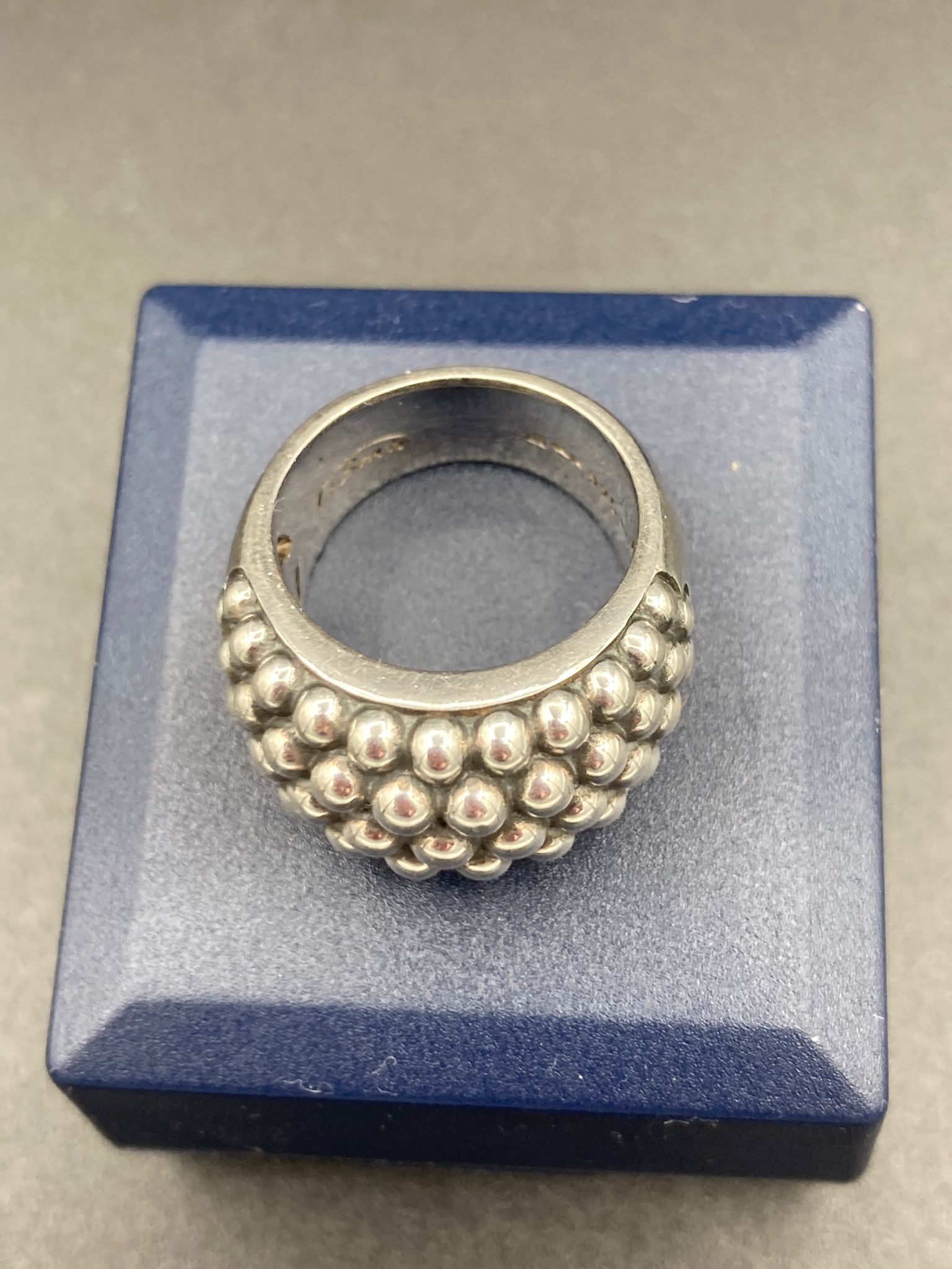 Silver ring by Ti Cento of Milan having silver bead ?keeper? design to top . Clear marking inside - Image 3 of 3