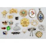 Seventeen (some vintage) Costume Jewellery Brooches.... and a ring! Size M.