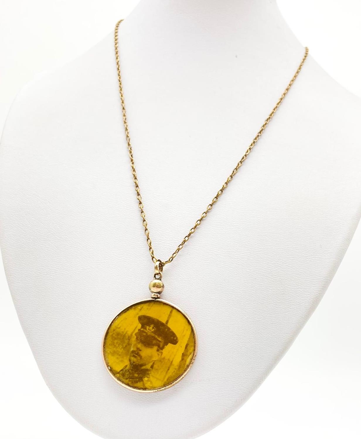Double-Sided WW1 Soldiers Pendant on Yellow Metal. Necklace - 48cm. - Image 2 of 4