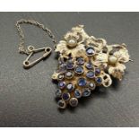 Blue Sapphire and Pearl Brooch. 7.7g