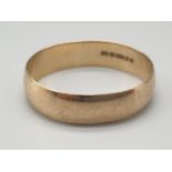 9K Yellow Gold Band Ring. Size U. 2.52g