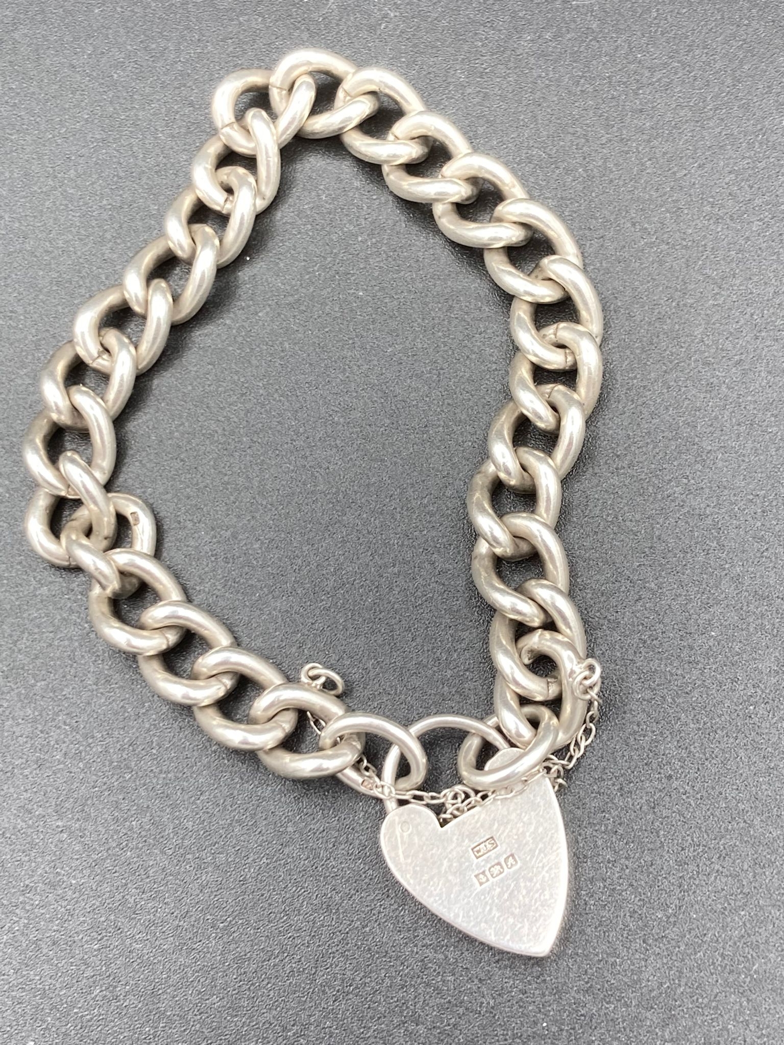 Heavy SILVER HALLMARKED BRACELET with heart padlock. 40 grams. - Image 2 of 2