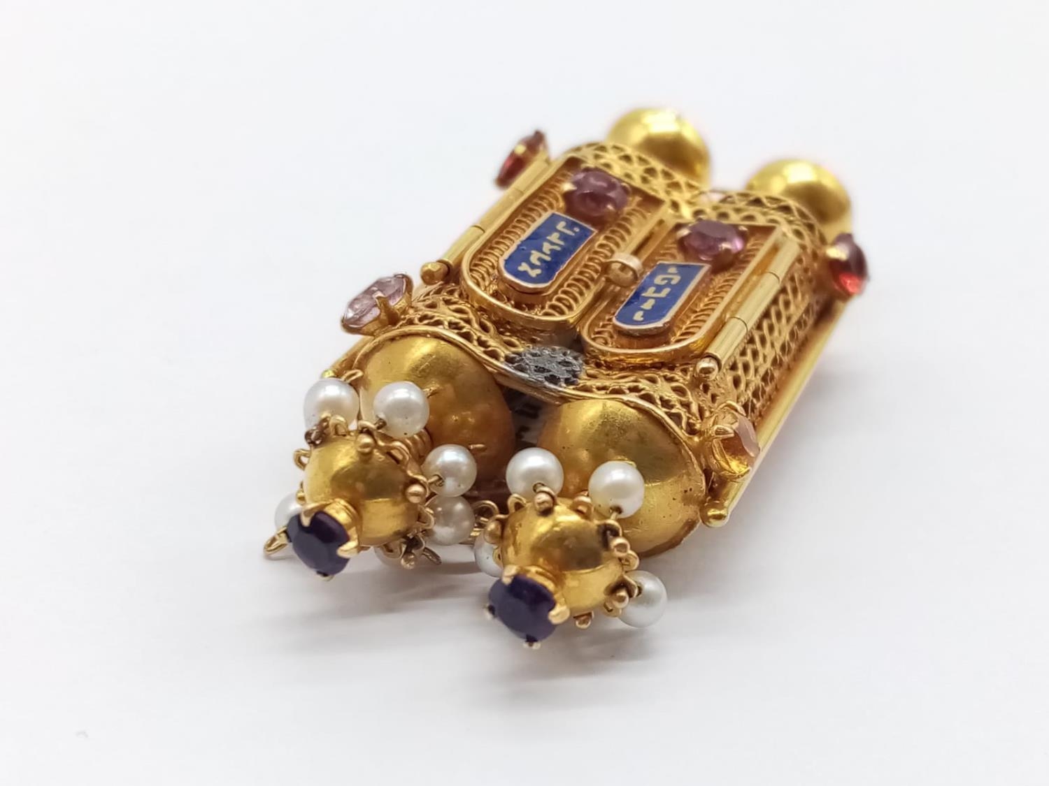 Of Jewish interest. A 14ct yellow filigree gold pendant with pearls, rubies, etc. Weight 10g. - Image 4 of 7