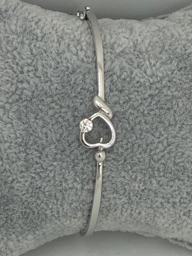 9k white gold bangle with diamond 0.15ct; 10.30g - Image 3 of 3