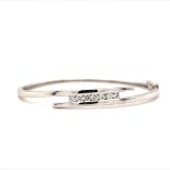 18K WHITE GOLD DIAMOND BANGLE WITH APPROX 0.70CT ROUND BRILLIANT DIAMONDS (G/H-VS/SI) WEIGHT 11.3G