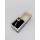 An 18K Yellow Gold White Sapphire Ring. Size T. 3.25g